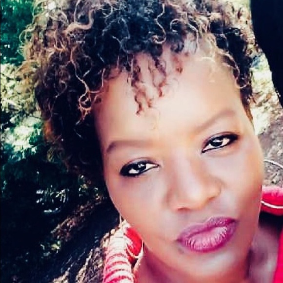 Meet your Posher, Nicole. - Picture 13 of 16